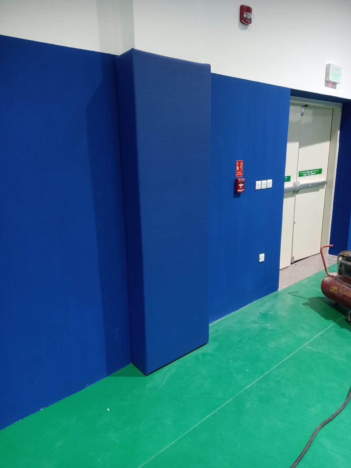 Al Tawfeeq Bus Depot, Al Wakra — EN 14904 safety wall panels installed by Ayana, Qatar 2023.